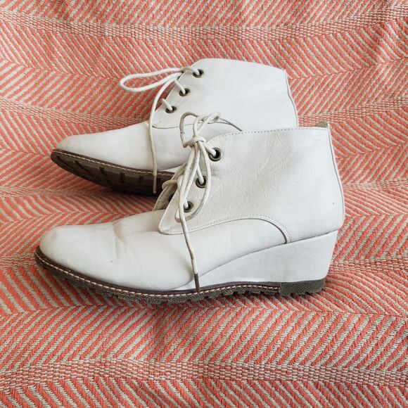 Daily Shoes Cream Wedge Booties Size 11 Cottage/Boho - Picture 4 of 4